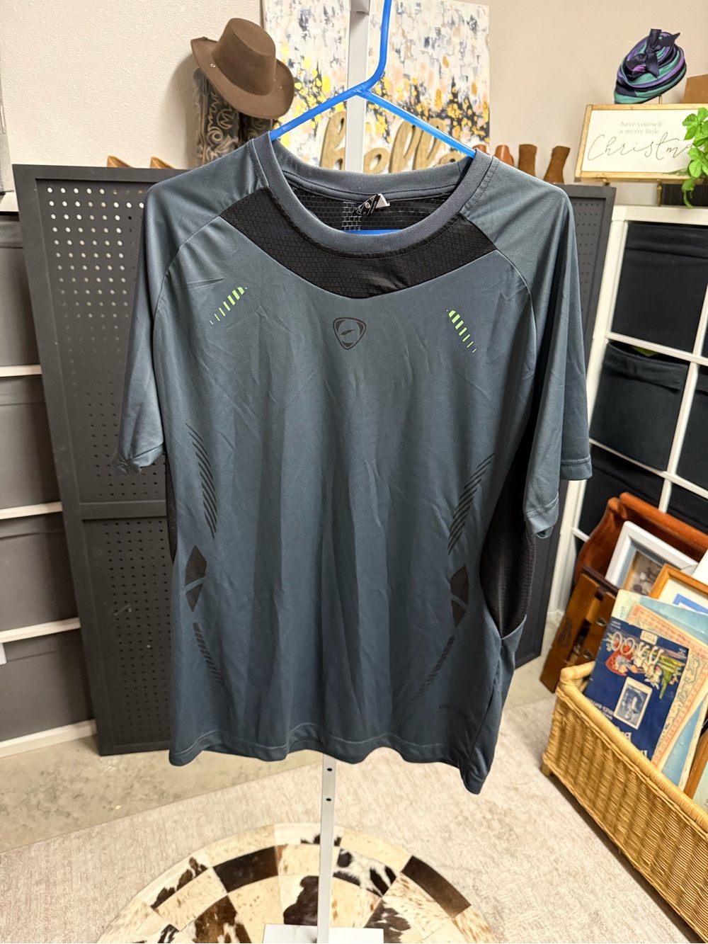 Jeansian Sport-Dri Regular Fit Men's Performance Short-Sleeve Shirt - Gray